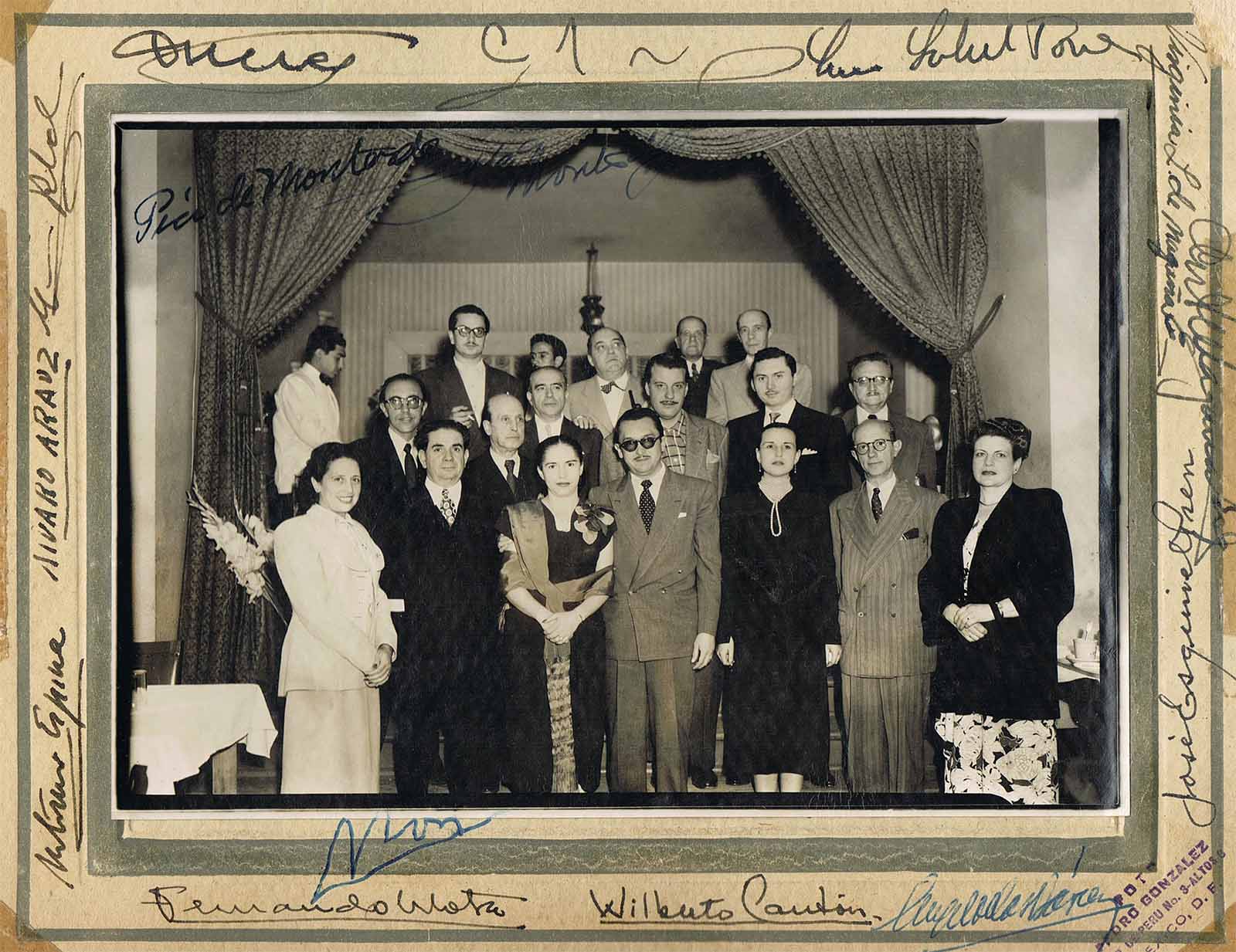 Miembros fundadores de la Agrupación de Críticos de Teatro. México, 1950 (fotografía por Pedro González). (PMC).