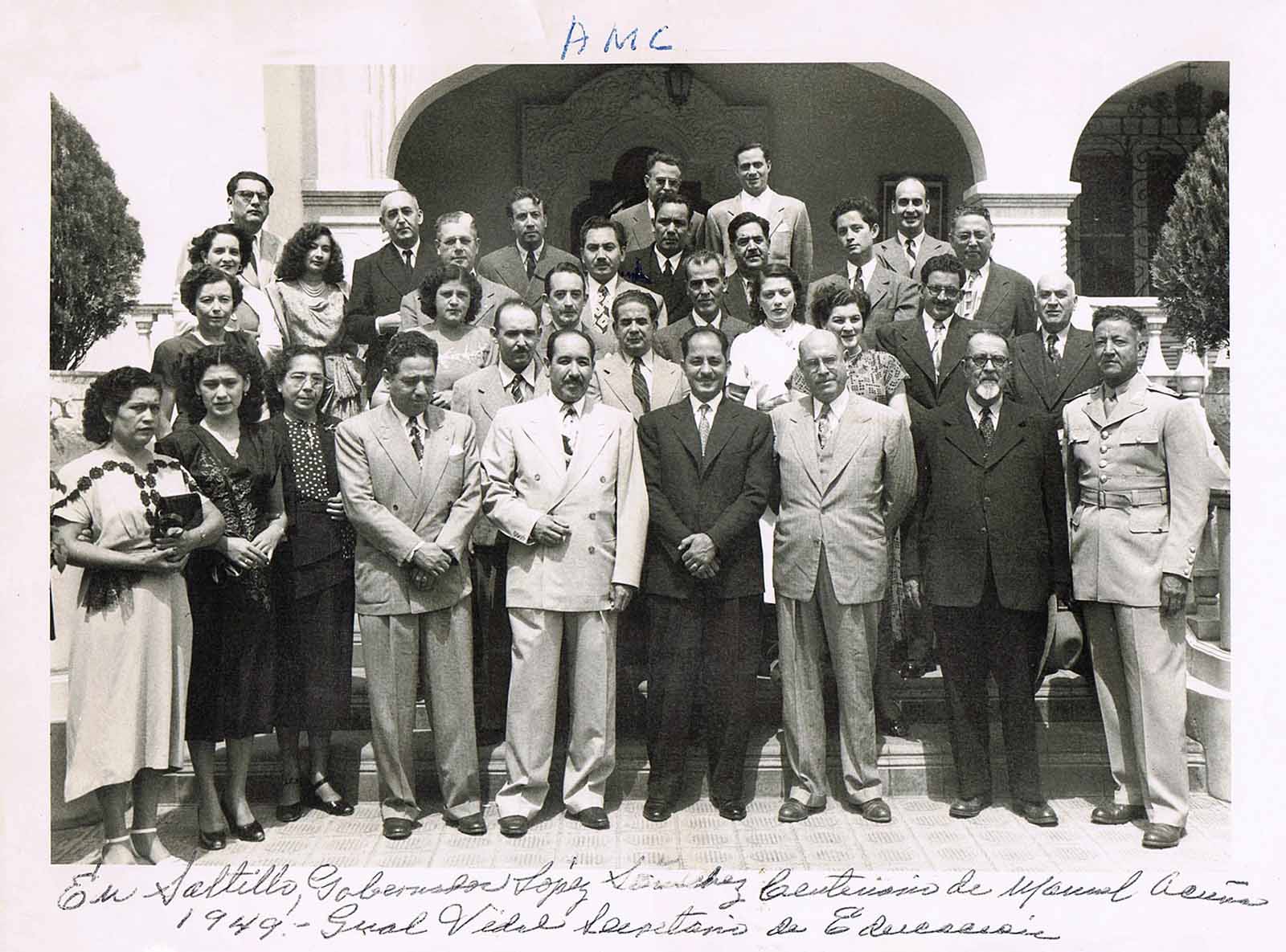 Armando de Maria y Campos con el Secretario de Educación Pública Manuel Gual Vidal y el gobernador de Coahuila Raúl López Sánchez en Saltillo en la conmemoración del centenario de Manuel Acuña.