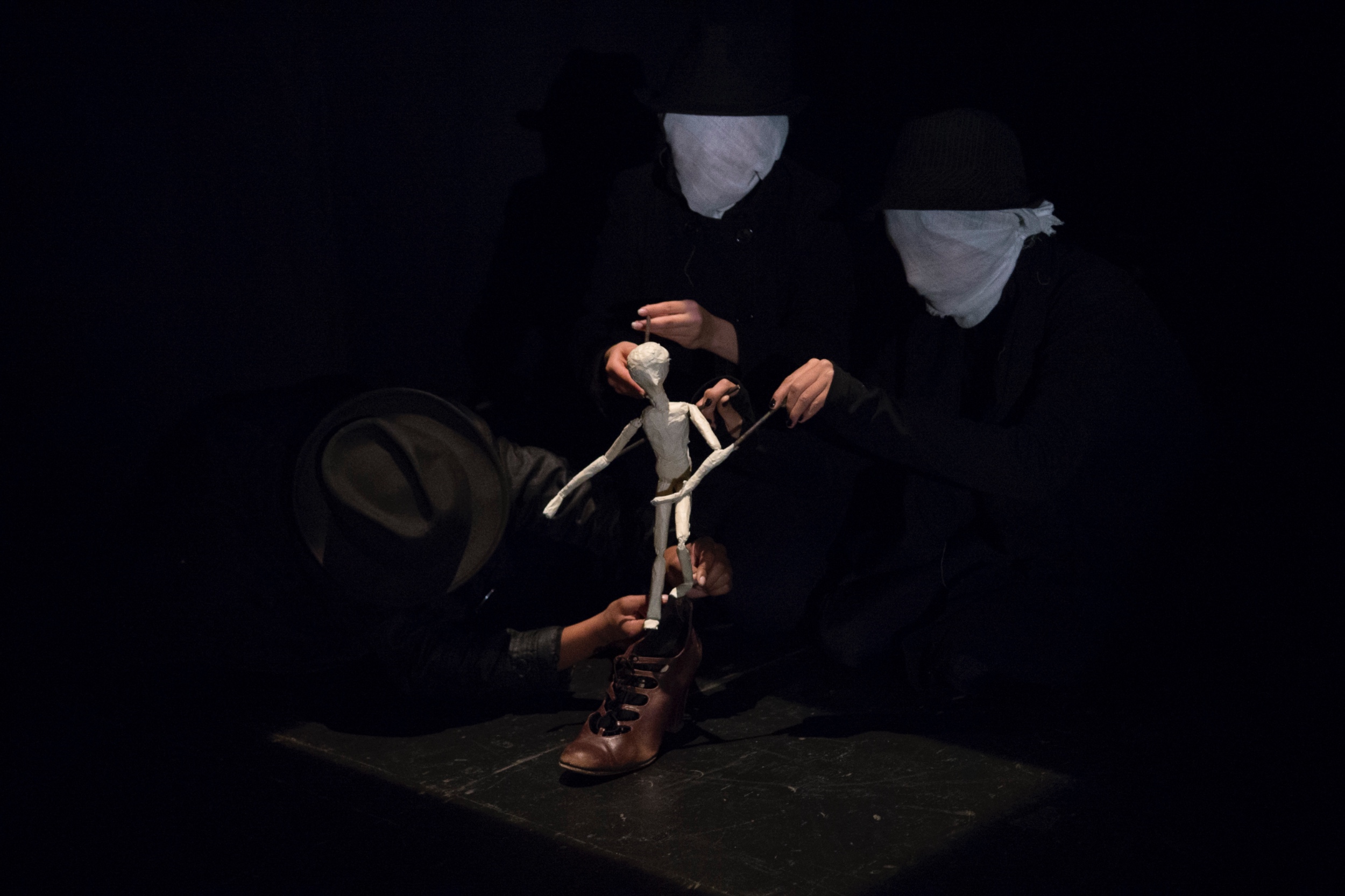 Presentación abierta de resultados del taller “De la materia a la forma: Introducción al teatro visual, 2017