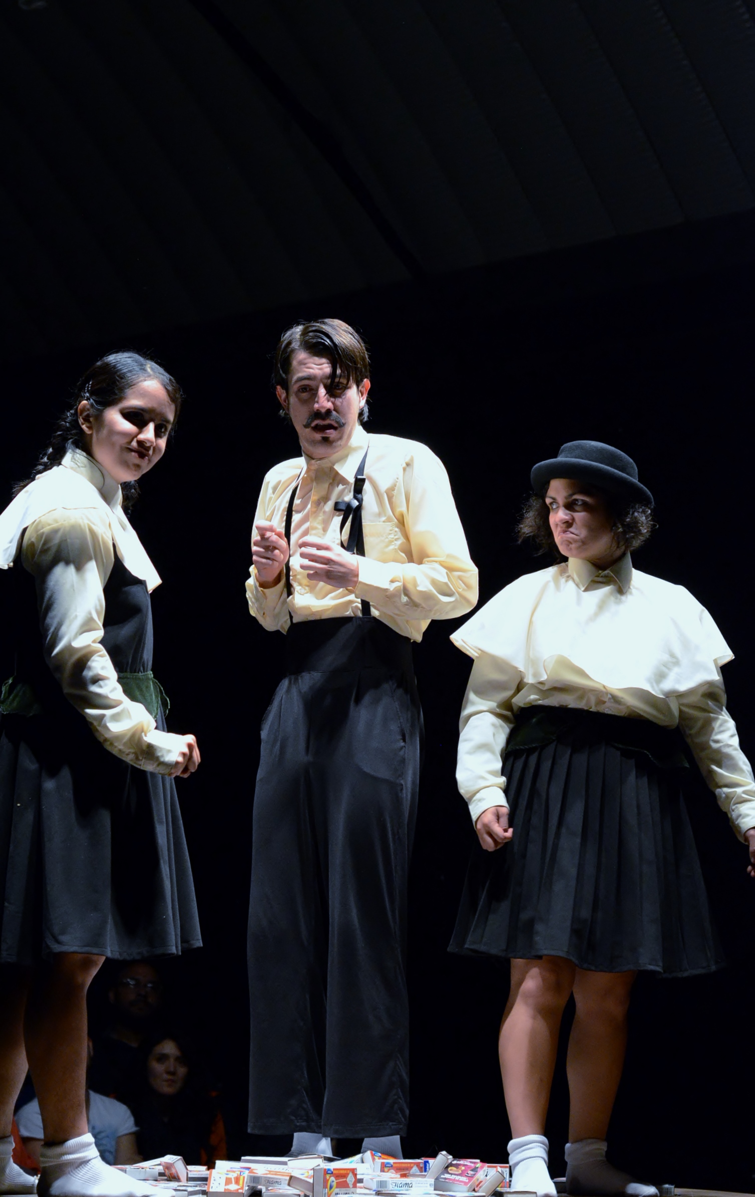 Circo confesional para fenómenos anónimos, 2014