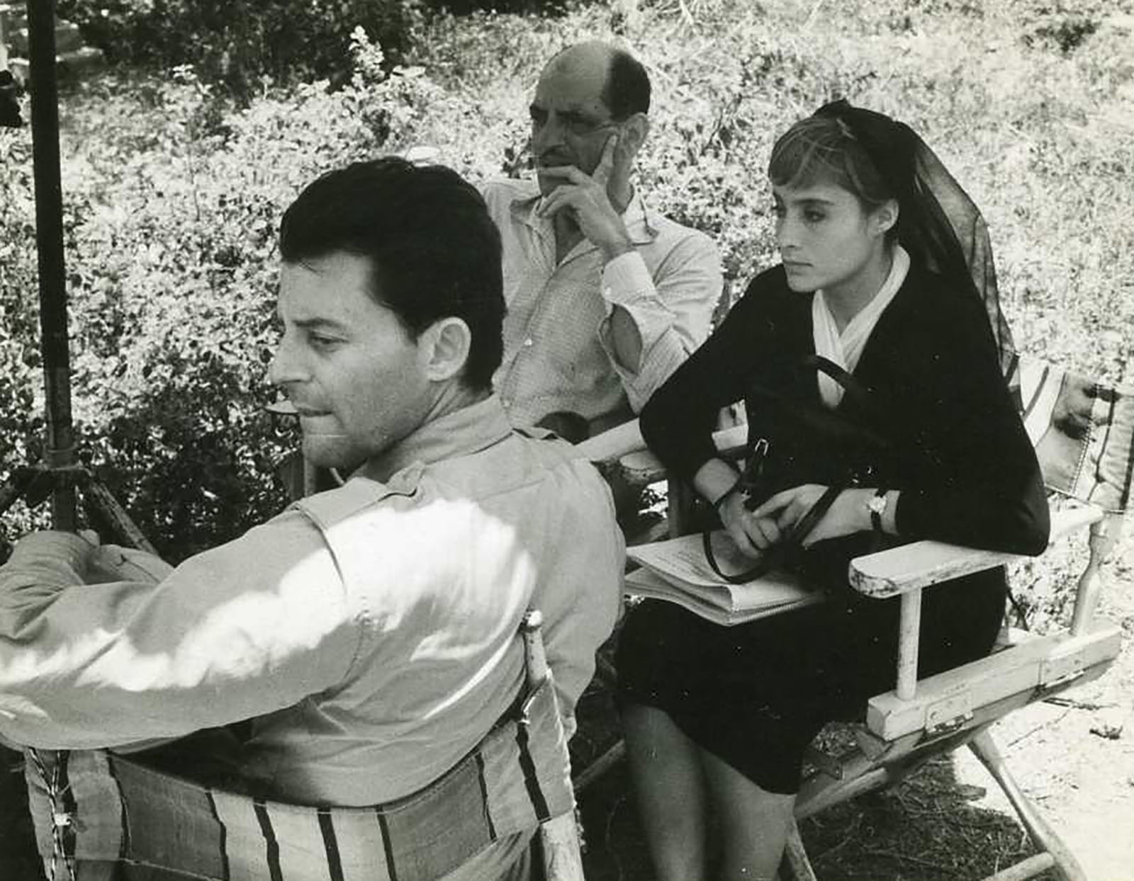 Luis Buñuel, Pilar Pellicer y Gerard Philipe en el rodaje de la película Los ambiciosos