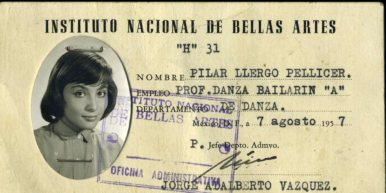 Credencial de profesora de danza del Instituto Nacional de Bellas Artes